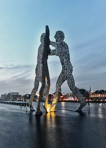 Berlin - Molecule Man